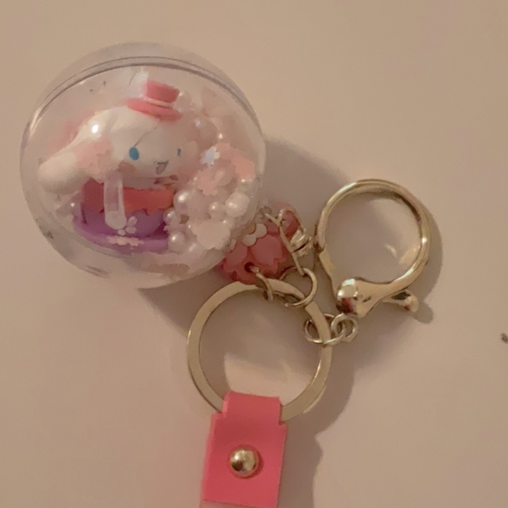 Cinnamon roll keychain